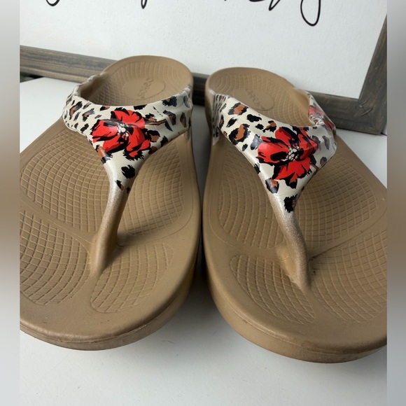OOFOS OOlala Limited Sandals Leopard Flora print - Picture 3 of 8